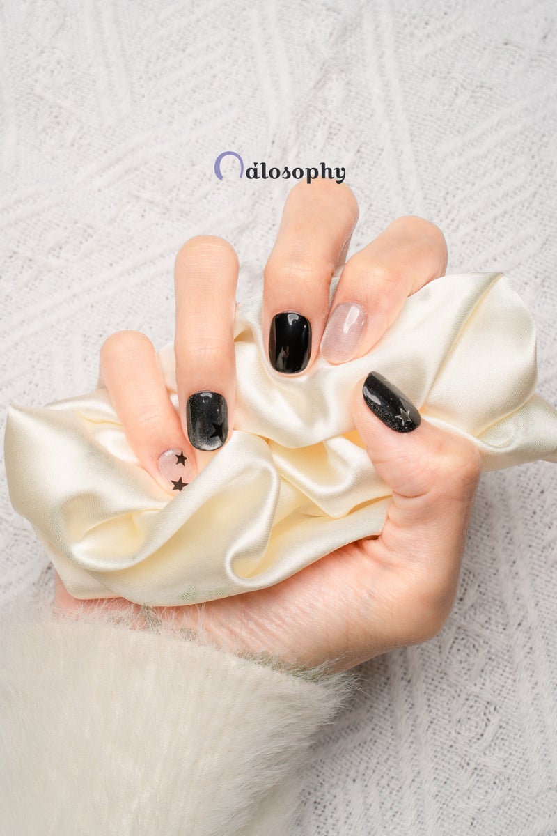 Nailosophy أظافر جل مضغوطة يدوية الصنع بعيون قطط سوداء مع نجوم | شكل دائري - Image 1